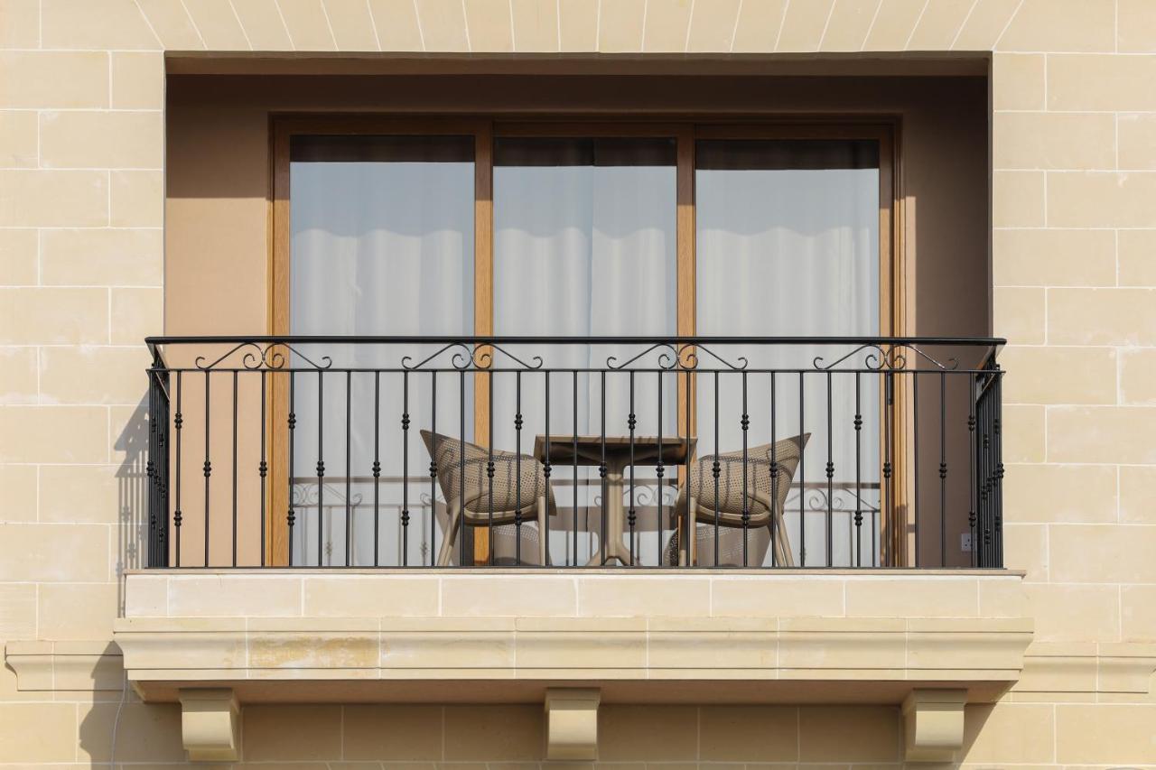 Gem Beachfront Apt With Amazing Bay And Sea Views Birżebbuġa Exteriör bild